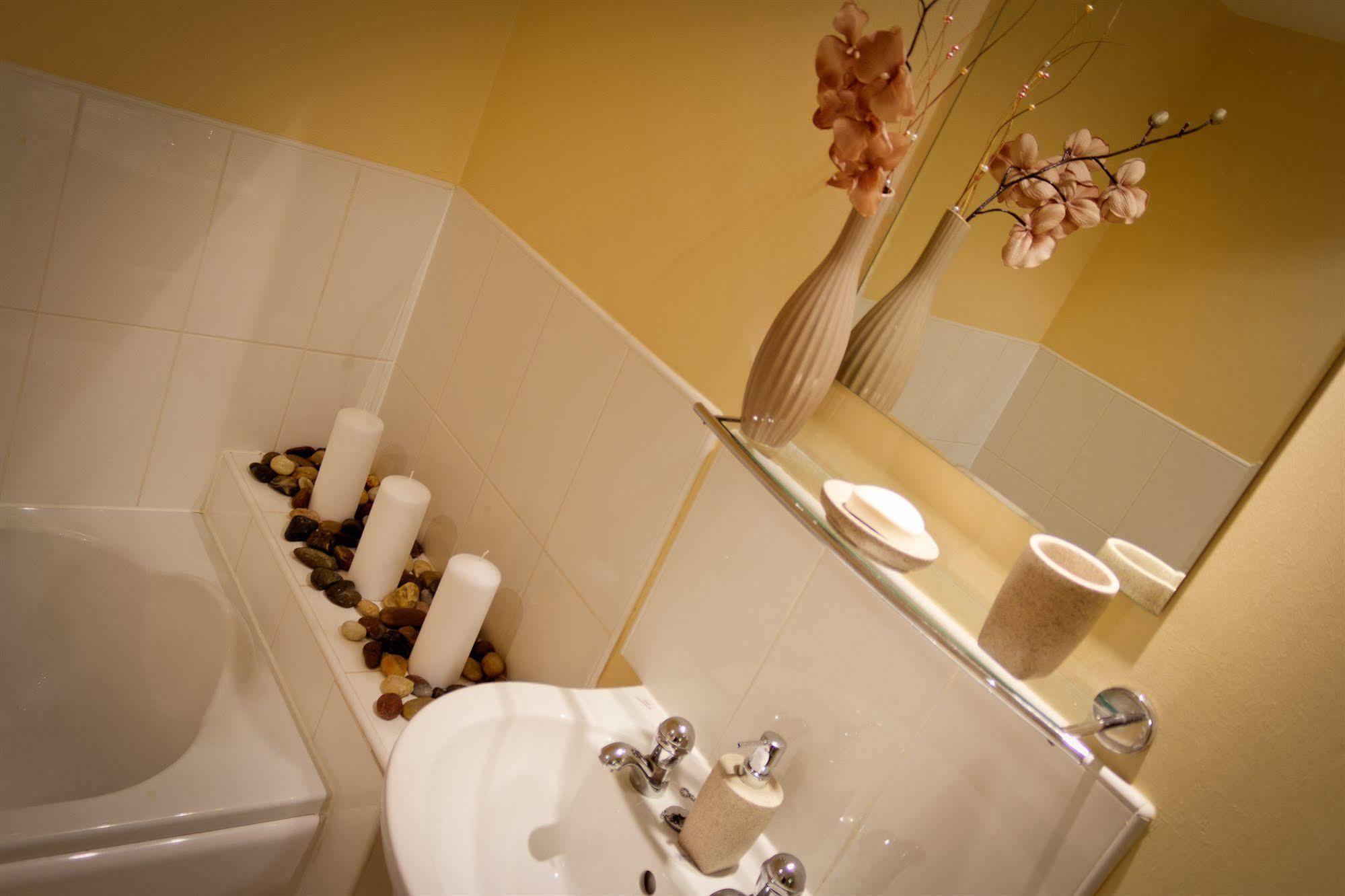 The Lindley Suite - Simple2Let Serviced Apartments Хъдърсфийлд Екстериор снимка