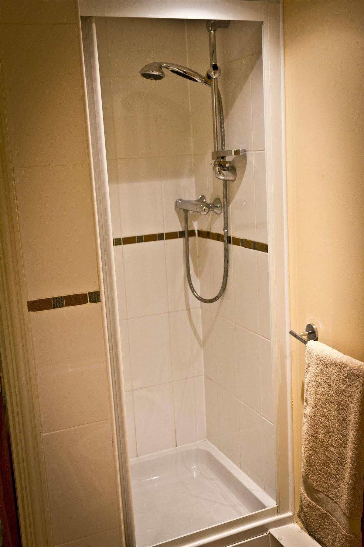 The Lindley Suite - Simple2Let Serviced Apartments Хъдърсфийлд Екстериор снимка