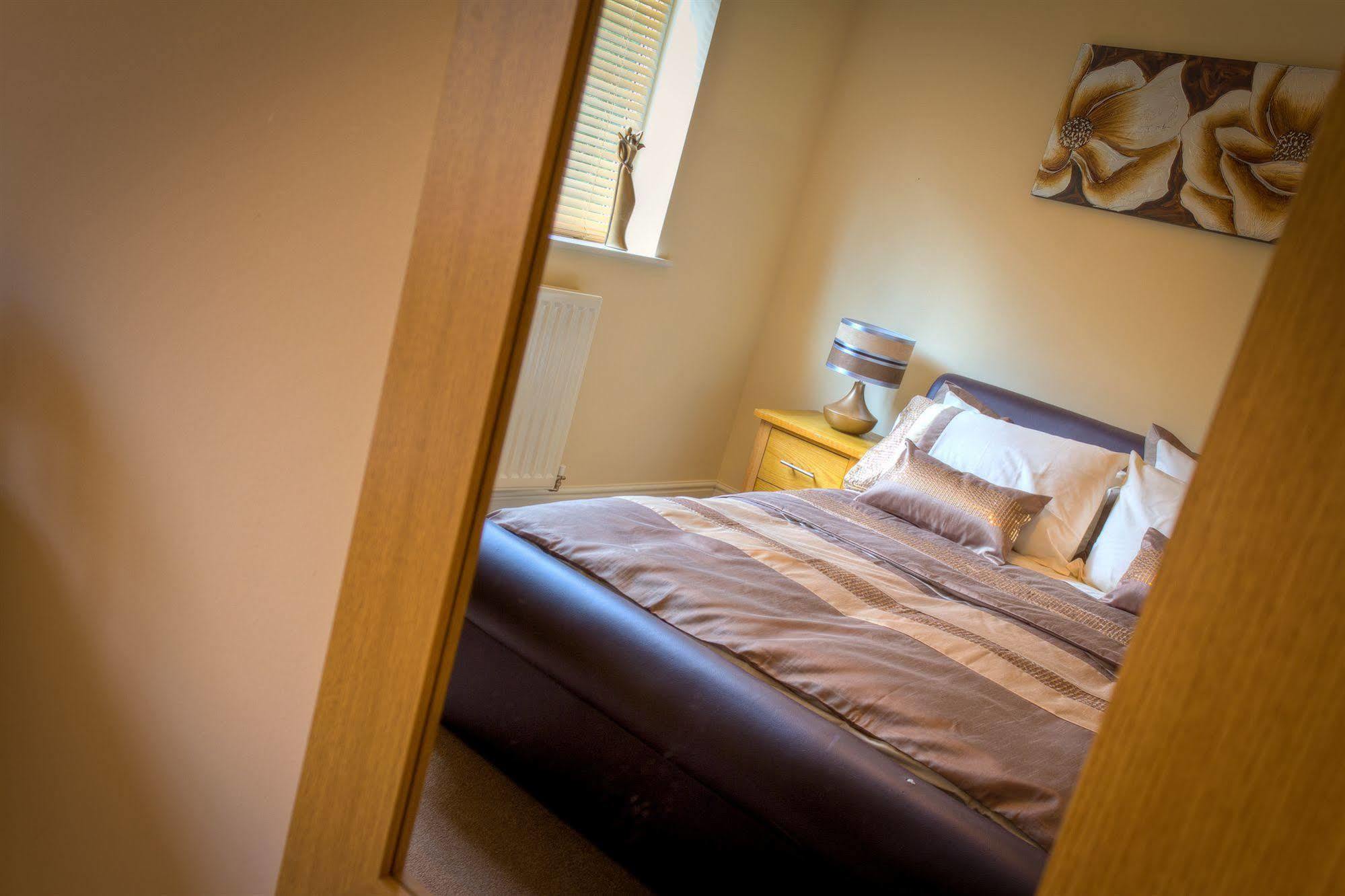 The Lindley Suite - Simple2Let Serviced Apartments Хъдърсфийлд Екстериор снимка